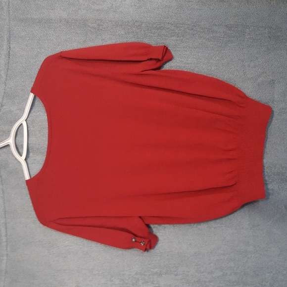 Red top - Picture 3 of 3